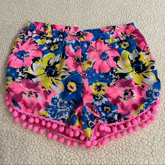 Buddy Love Pants - Buddy Love Boutique Shorts w/ Tassels
4 - 6 Small